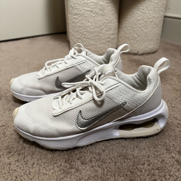 Nike Air Max INTRLK Lite Women's Shoes in White | Size 6 - Picture 2 of 8